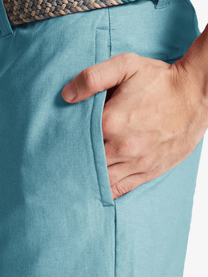 BLUE LIGHT 9 Inch Heather Performance Golf Shorts detail shot of hand in side pocket