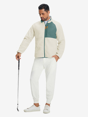 Full-body shot of the model wearing the reversible fleece jacket with 5 pockets in beige.